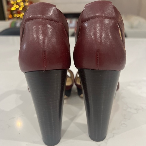 MK Berkley Heel- New and never worn in a non smoking home. - Picture 4 of 5